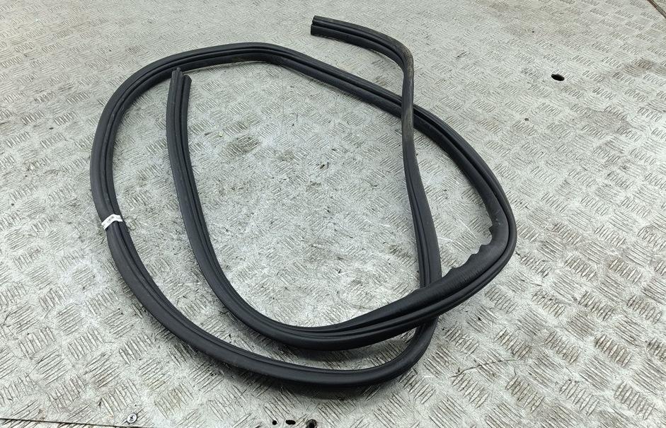 уплотнитель двери Nissan Qashqai J10 2013, 1.5 л., дизель, МКПП, красный, внедорожник 5 дв.