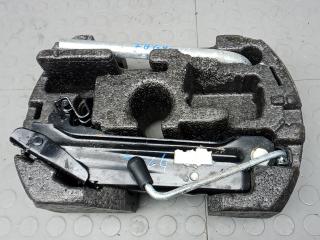 ящик под инструменты / набор инструментов Skoda Yeti 1 поколение 2012, 2.0 л., дизель, МКПП, внедорожник 5 дв.