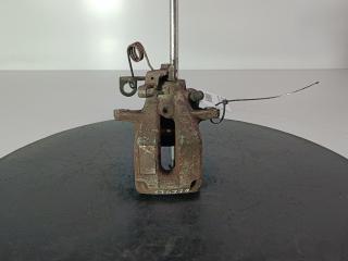 суппорт задний правый Peugeot 407 1 поколение 2006, цвет