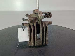 суппорт задний левый Volkswagen Golf 4 поколение 2002, цвет