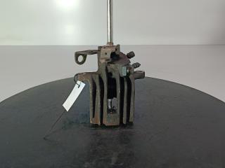 суппорт задний правый Volkswagen Golf 4 поколение 2002, цвет