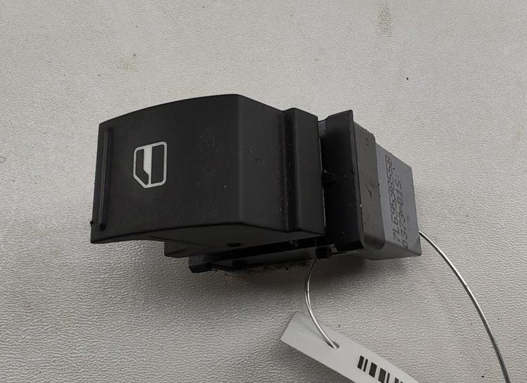 кнопка стеклоподъемника заднего правого Volkswagen Passat B7 2013, 2.0 л., дизель, МКПП, чёрный, универсал, 7L6959855B