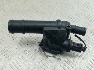 фланец (тройник) системы охлаждения Volkswagen Passat B6 2006, 2.0 л., дизель, МКПП, чёрный, универсал, 03G121132B