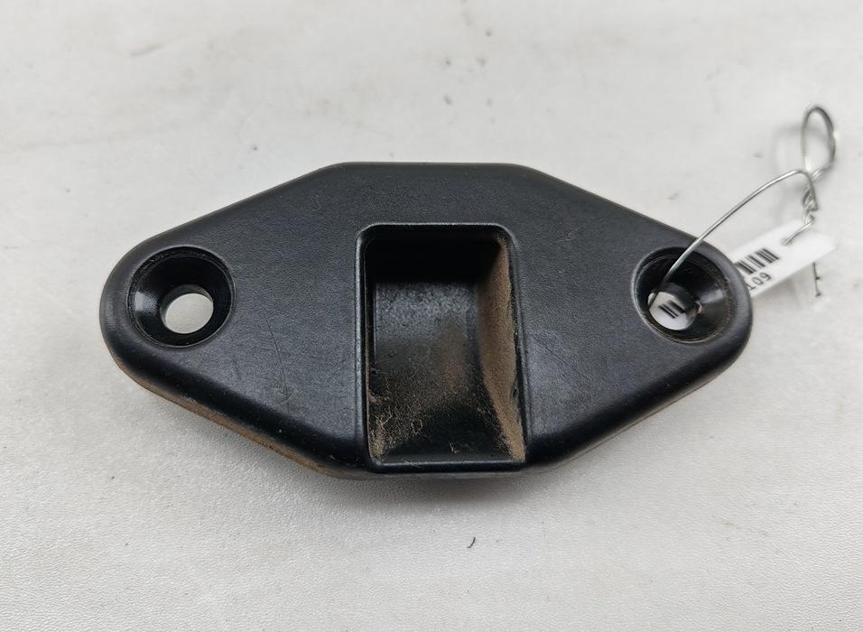 ответная часть (скоба) замка двери Volkswagen Caddy 3 поколение 2006, 1.9 л., дизель, АКПП, серый, фургон, 2K0843667A - фото №1