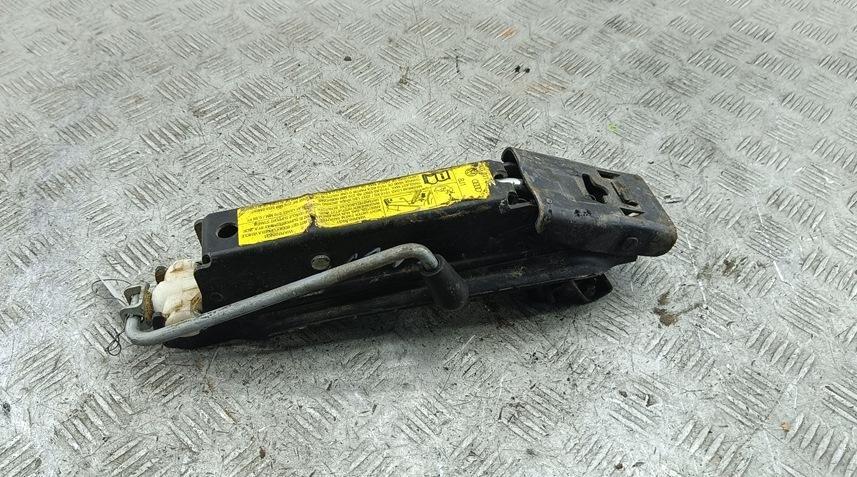 домкрат Audi A3 8P 2003, 1.9 л., дизель, МКПП, чёрный, хетчбэк 3 дв., 1K0011031
