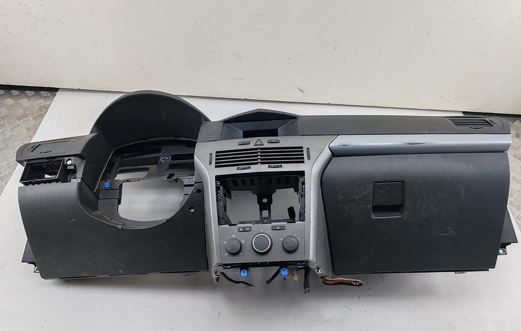 панель передняя салона (торпедо) Opel Astra H 2005, 1.6 л., бензин, МКПП, серый, универсал, 13113829