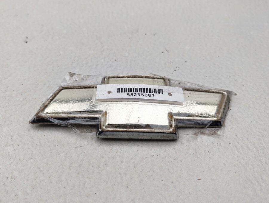 эмблема Chevrolet Nubira 1 поколение 2007, 2.0 л., дизель, МКПП, чёрный, универсал - фото №1