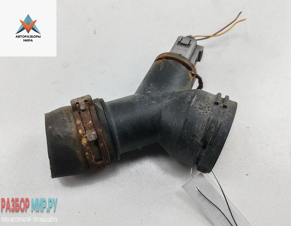 фланец (тройник) системы охлаждения Volkswagen Golf 5 поколение 2005, 1.4 л., бензин, МКПП, серый, хетчбэк 5 дв., 1K0122291AE - фото №1