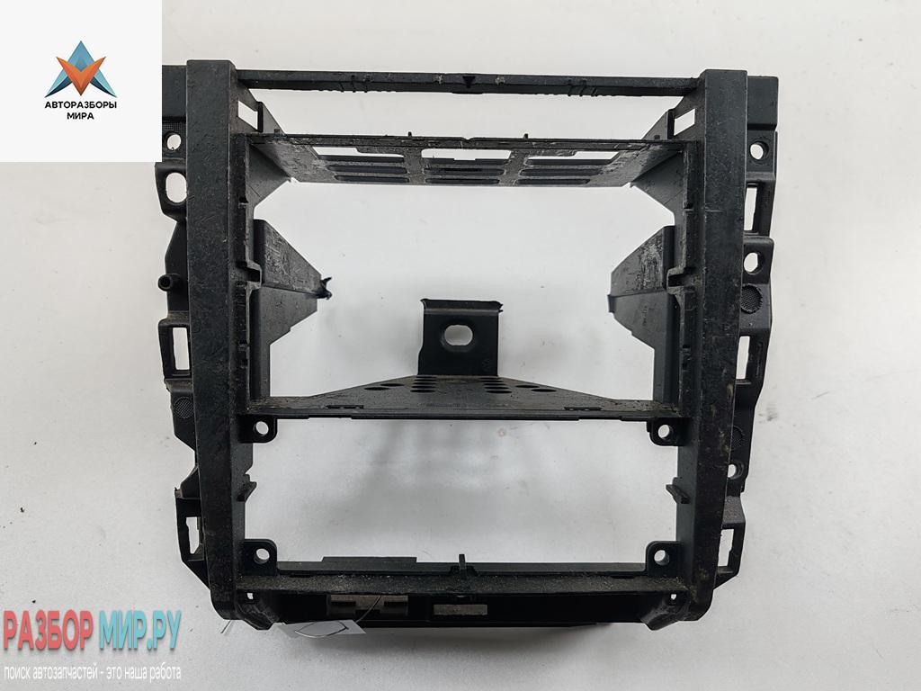 рамка под магнитолу Volkswagen Golf 4 поколение 1998, 1.4 л., бензин, МКПП, серый, хетчбэк 5 дв., 1J1858069E - фото №1