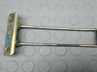 Ограничитель двери распашной левой Volkswagen Transporter T4 1997, 2.4 л., дизель, МКПП, микроавтобус, 701827541A