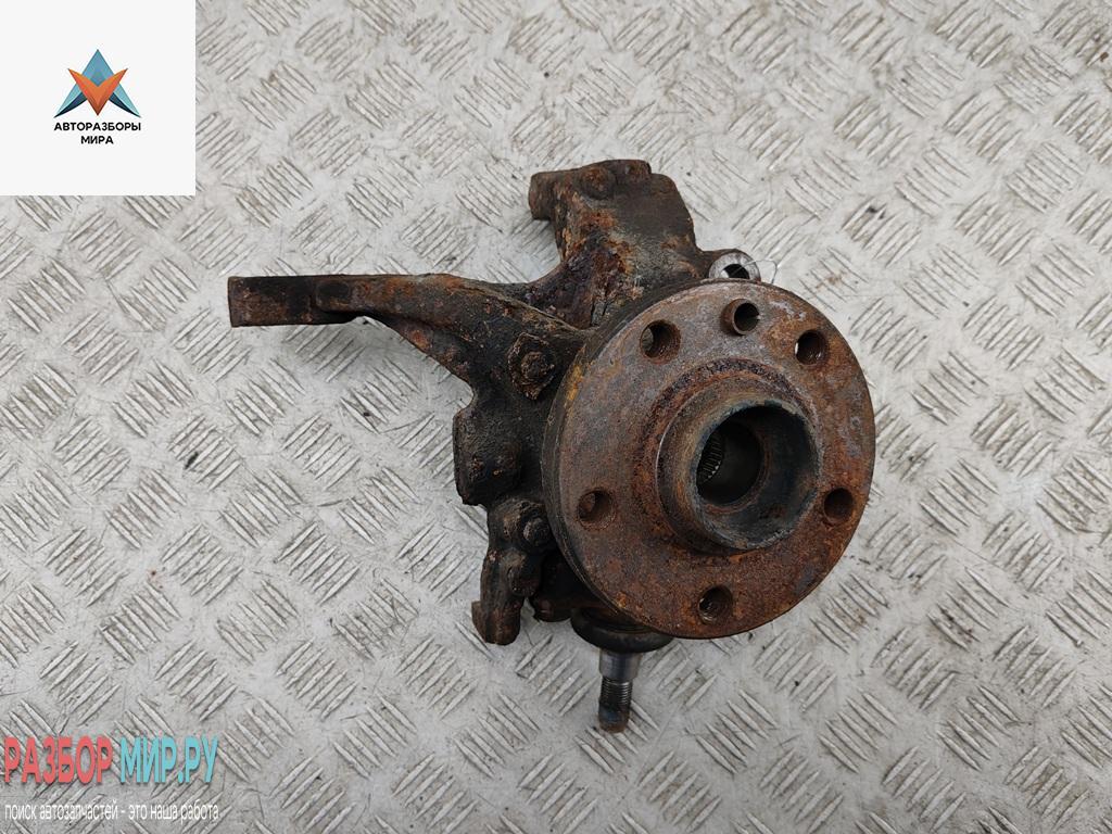 ступица передняя правая Volkswagen Transporter T4 1995, 2.4 л., дизель, МКПП, серый, микроавтобус - фото №1