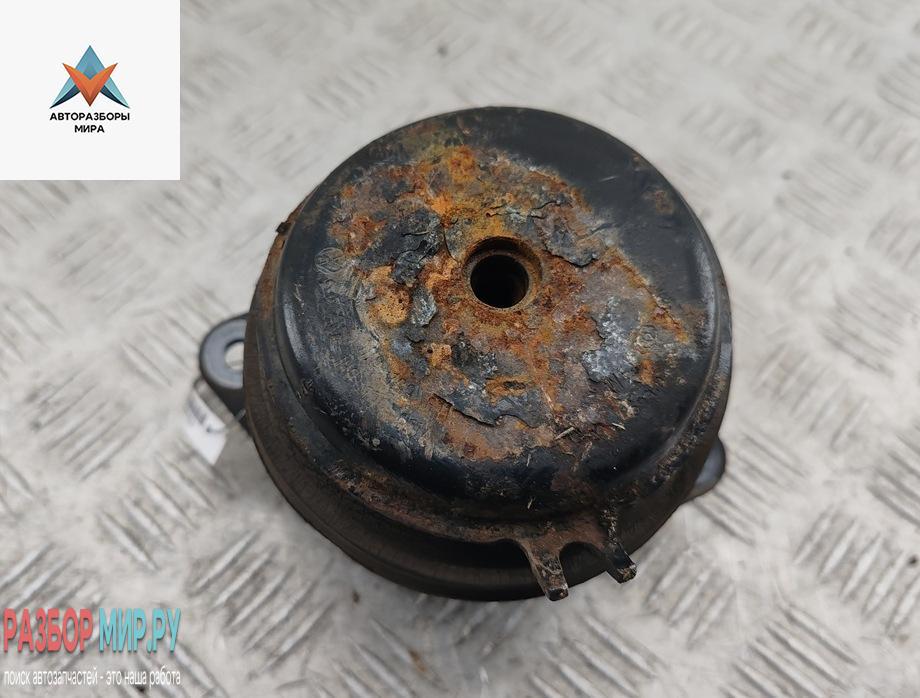 подушка крепления двигателя Volkswagen Golf 3 поколение 1997, 1.8 л., бензин, АКПП, зелёный, хетчбэк 5 дв. - фото №1