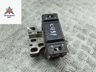 подушка крепления КПП Volkswagen Bora 1 поколение 2003, 2.0 л., бензин, МКПП, серый, седан