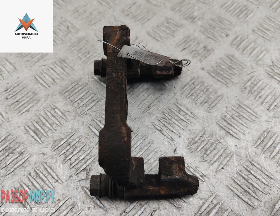 скоба суппорта Volkswagen Golf 4 поколение 1999, 1.6 л., бензин, МКПП, серый, универсал - фото №1