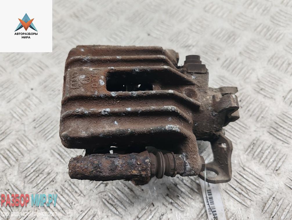 суппорт задний левый Volkswagen Golf 4 поколение 1999, 1.6 л., бензин, МКПП, синий, универсал - фото №1