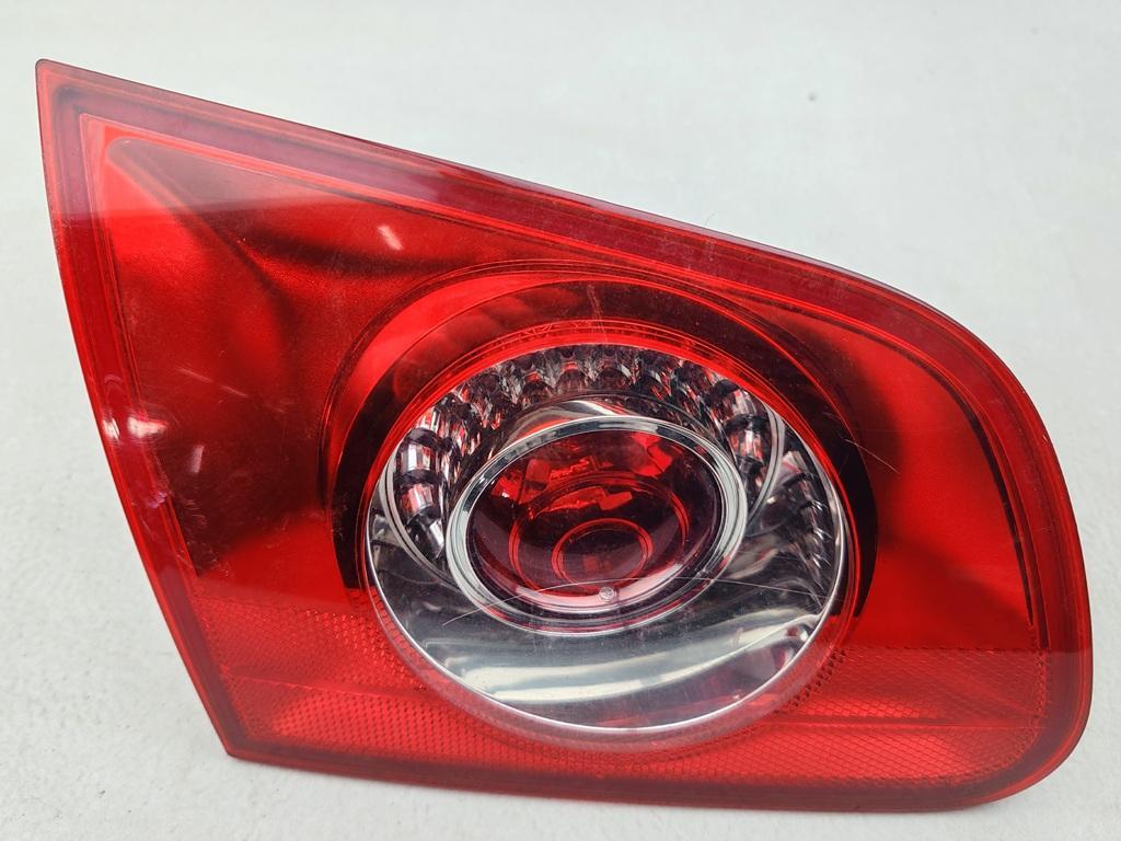 фонарь крышки багажника левый Volkswagen Passat B6 2008, 1.8 л., бензин, МКПП, чёрный, универсал, 3C9945093