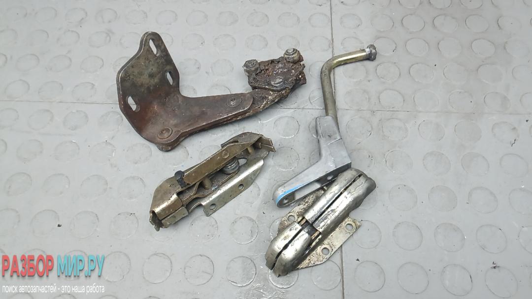 Петля двери сдвижной левой Volkswagen Transporter T4 1997, 2.4 л., дизель, МКПП, микроавтобус - фото №1