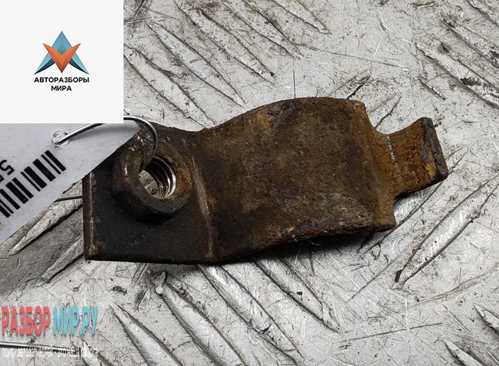 крепление стабилизатора / втулки стабилизатора Volkswagen Golf 3 поколение 1995, 1.4 л., бензин, МКПП, красный, хетчбэк 3 дв. - фото №1