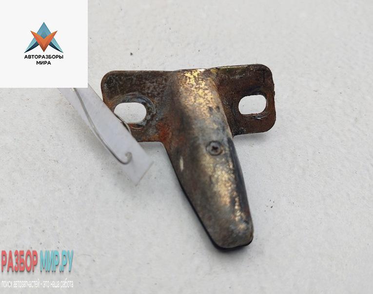 ответная часть (скоба) замка двери Volkswagen Transporter T4 1992, 2.4 л., дизель, МКПП, красный, микроавтобус, 701829733 - фото №1