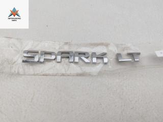 эмблема Chevrolet Spark M300 2010, 1.2 л., бензин, МКПП, красный, хетчбэк 5 дв.