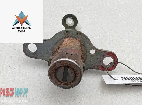 Личинка замка багажника Chevrolet Spark M300 2010, 1.2 л., бензин, МКПП, красный, хетчбэк 5 дв. - фото №1