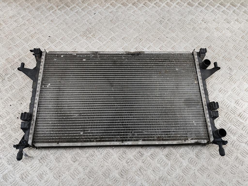 радиатор охлаждения Renault Laguna 2 поколение 2001, 3.0 л., бензин, АКПП, серый, универсал - фото №1