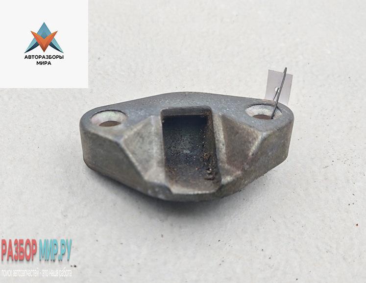 ответная часть (скоба) замка двери Volkswagen Transporter T4 1993, 2.4 л., дизель, МКПП, красный, микроавтобус, 701843667 - фото №1