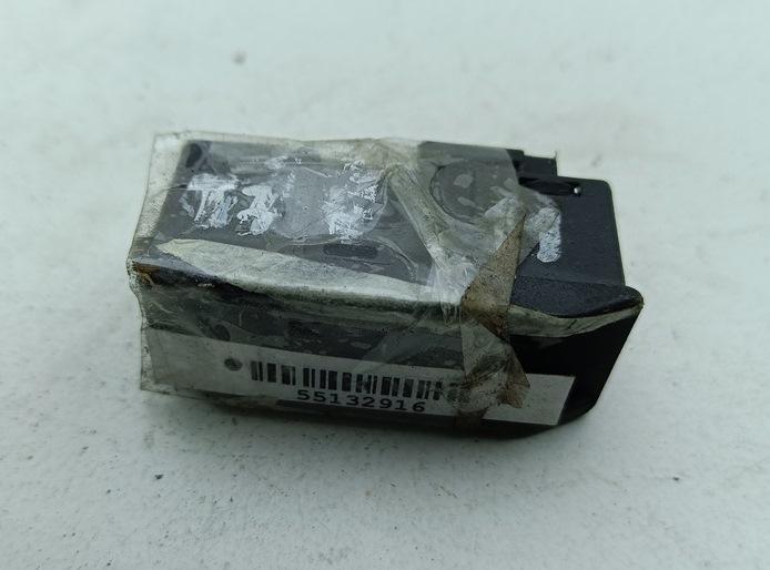 кнопка открывания люка BMW 3 E46 2003, 1.8 л., бензин, МКПП, серый, седан, 6907288