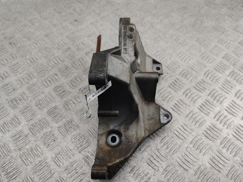 кронштейн компрессора кондиционера Opel Omega B 2001, 2.2 л., бензин, МКПП, серый, универсал, 90501940BQ