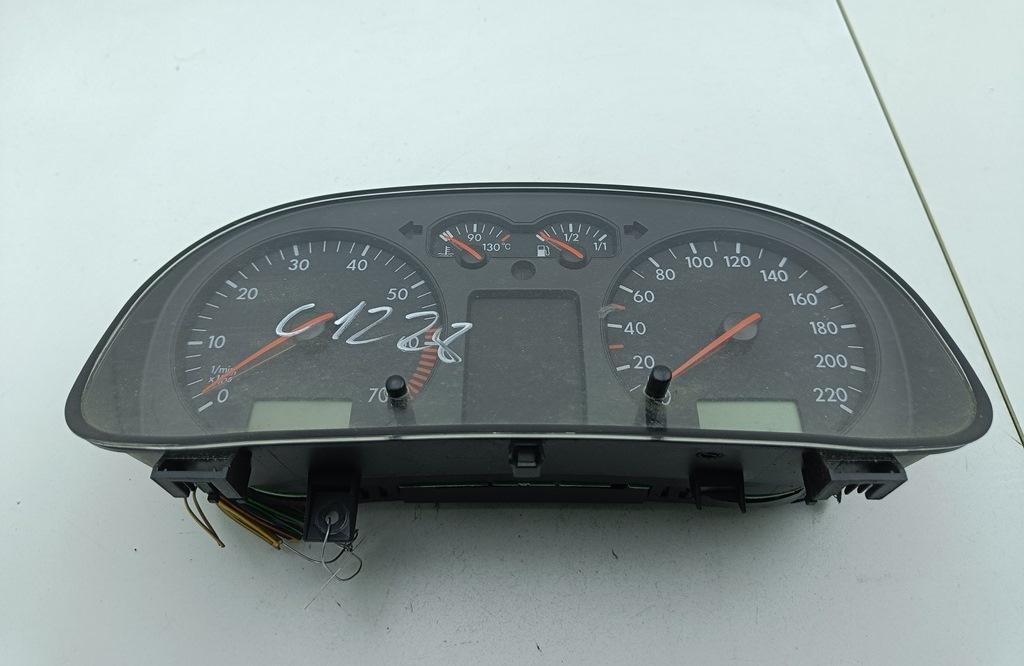 приборная панель Volkswagen Golf-4 1998, 1.4 л., бензин, МКПП, серый, хетчбэк 5 дв., 1J0919880