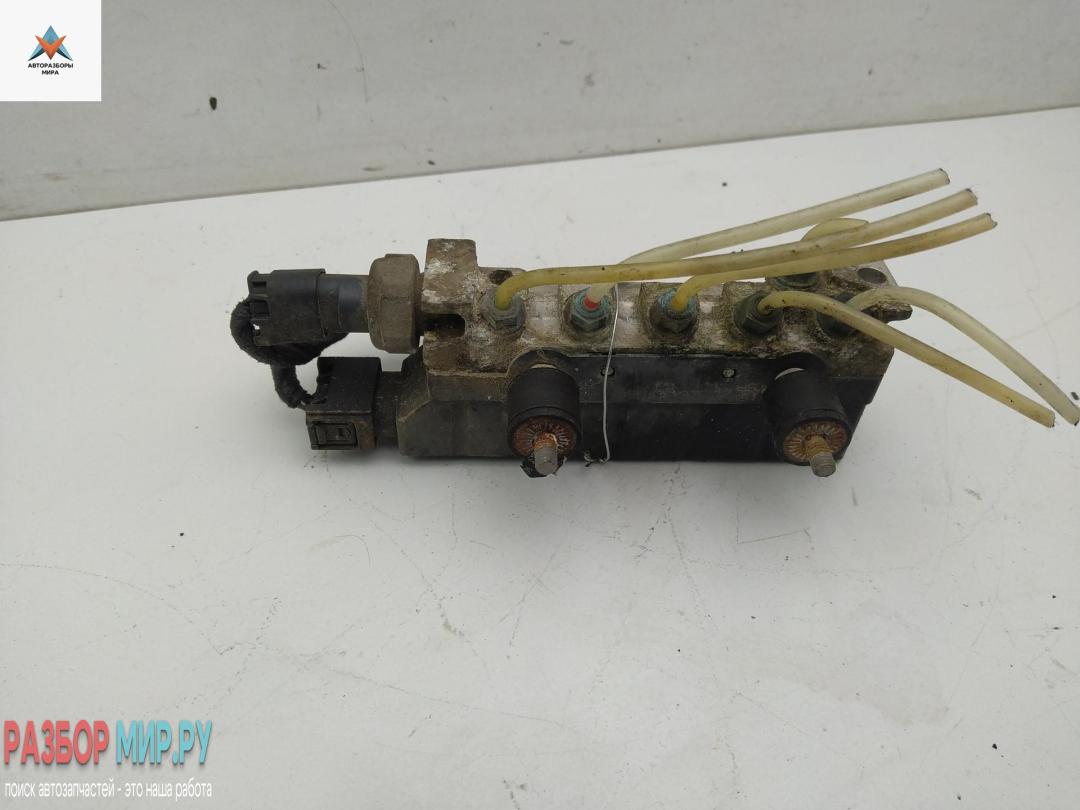 блок клапанов пневмоподвески Mercedes-Benz S-Класс W220 2001, 4.0 л., дизель, АКПП, серый, седан, 2203200258 - фото №1