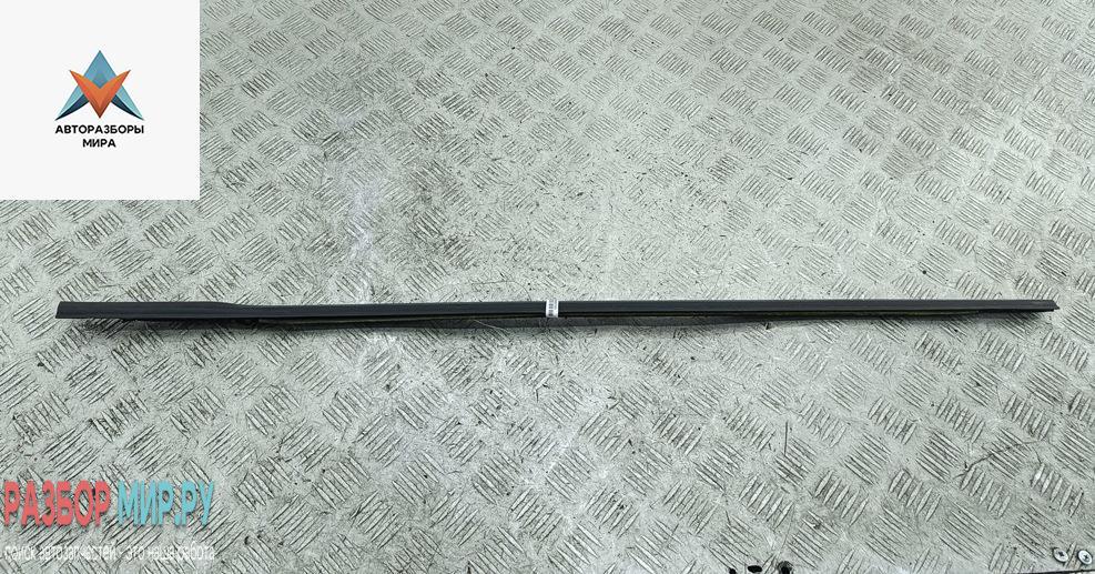 Молдинг стекла двери задней левой наружный Audi A4 B7 2005, 3.2 л., бензин, АКПП, синий, универсал, 8E0853763 - фото №1