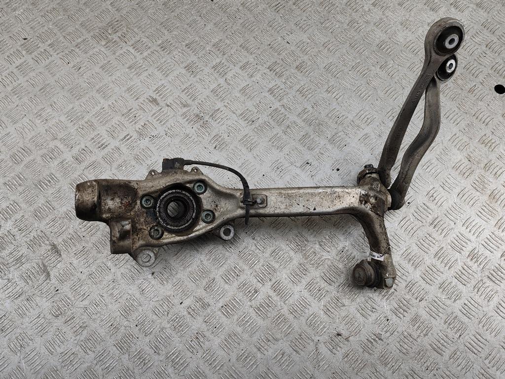 Кулак (корпус ступицы) передний правый Audi A4 B6 2001, 2.0 л., бензин, МКПП, серый, универсал - фото №1