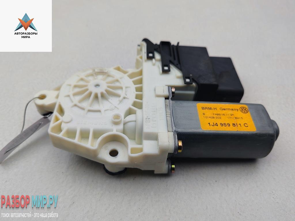 моторчик стеклоподъемника задний левый Volkswagen Golf 4 поколение 1999, 1.6 л., МКПП, универсал, 101439203 - фото №1