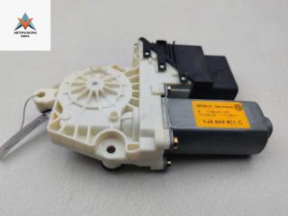 моторчик стеклоподъемника задний левый Volkswagen Golf 4 поколение 1999, 1.6 л., МКПП, универсал, 101439203