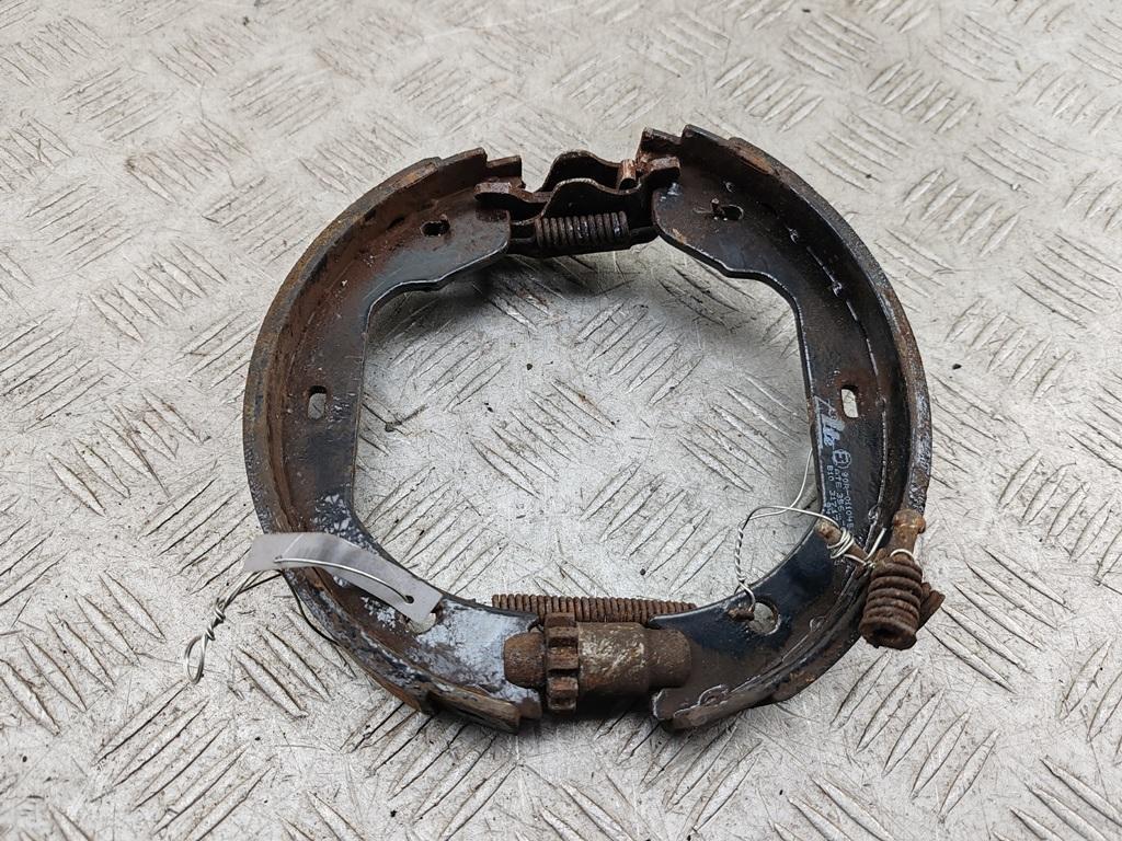 Механизм развода задних тормозных колодок правый BMW X5 E53 2002, 4.6 л., бензин, АКПП, чёрный, внедорожник 5 дв.