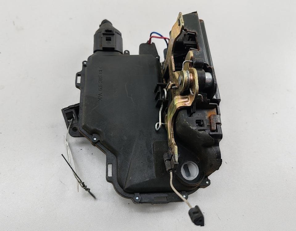 замок двери передней правой Volkswagen Passat B5+ (GP) 2002, 1.6 л., бензин, МКПП, серый, седан