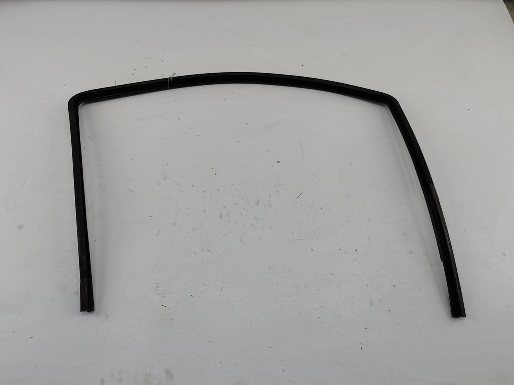 уплотнитель двери Volkswagen Sharan 1 поколение 1999, 1.9 л., дизель, АКПП, красный, минивэн - фото №1