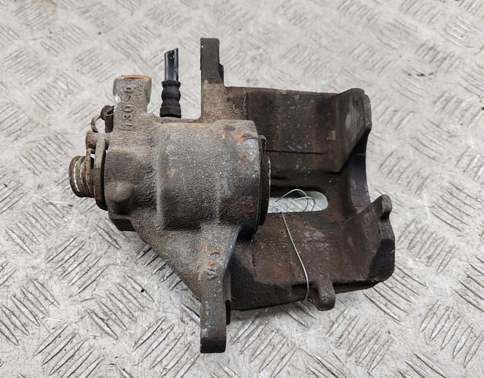 суппорт передний правый Citroen C5 2005, 2.0 л., дизель, МКПП, чёрный, универсал, 0204YO1080