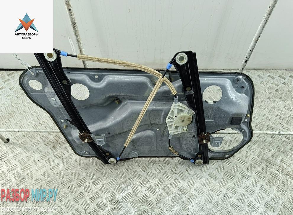 стеклоподъемник электрический передний правый Volkswagen Golf 4 поколение 1999, 1.6 л., бензин, МКПП, серый, универсал, 1J4837730AA - фото №1