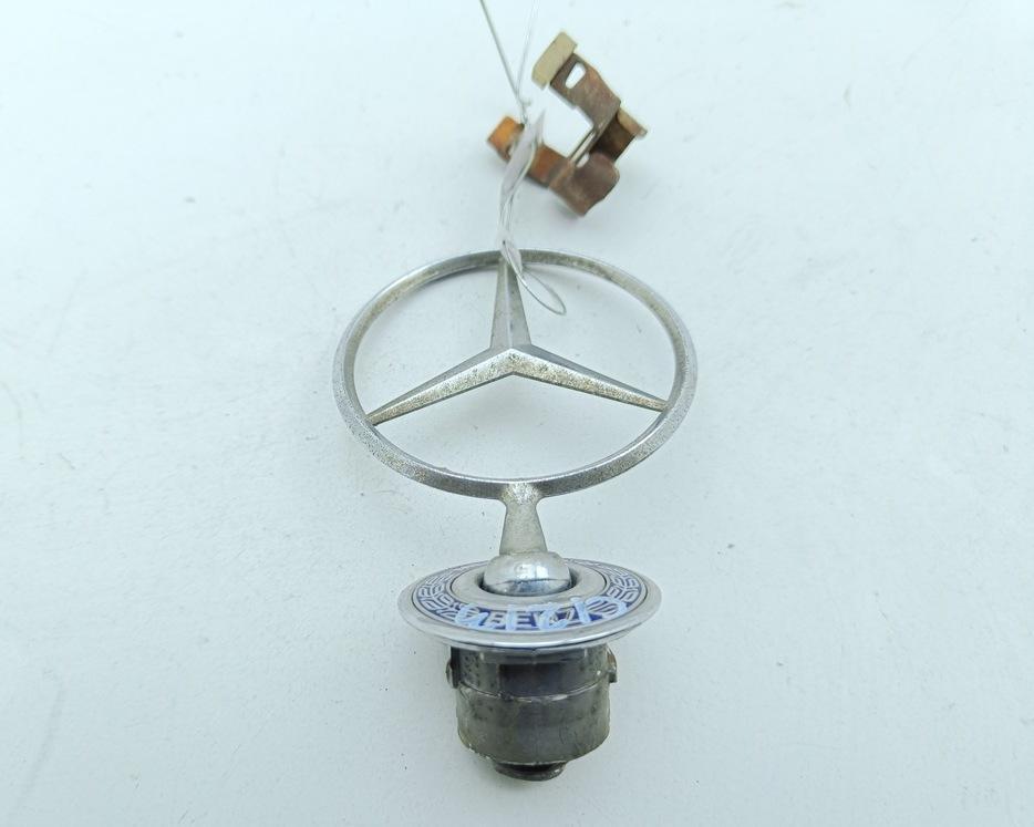 эмблема Mercedes-Benz C-Класс W203/S203/CL203 2003, 1.8 л., бензин, МКПП, красный, седан - фото №1