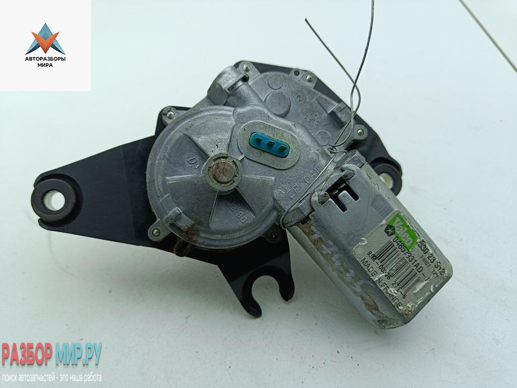 Двигатель стеклоочистителя заднего (моторчик дворников) Chrysler Voyager 5 поколение 2007, 2.8 л., дизель, АКПП, серый, минивэн, 53023312 - фото №1