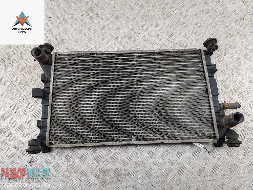 радиатор охлаждения Ford Focus 1 поколение 2000, 1.6 л., i, бензин, МКПП, синий, универсал, 98AB8005DE - фото №1