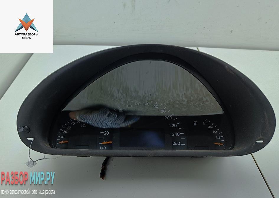 приборная панель Mercedes-Benz C-Класс W203/S203/CL203 2003, 1.8 л., бензин, МКПП, красный, седан, A2035402647 - фото №1