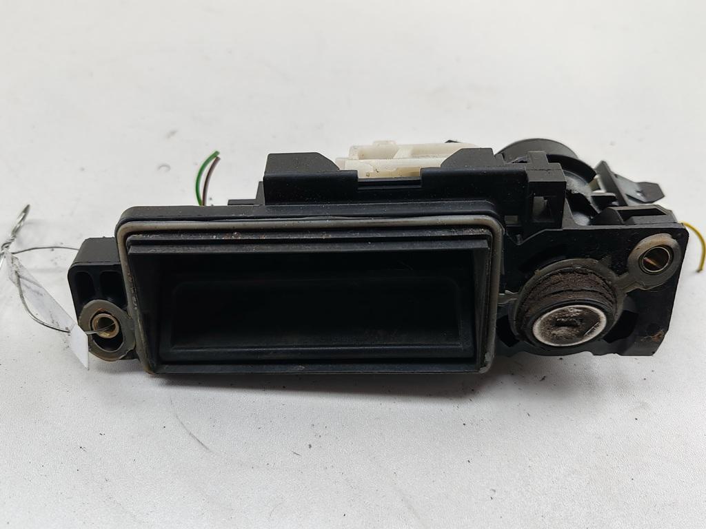 ручка крышки багажника Mercedes-Benz C-Класс W203/S203/CL203 2003, красный, седан, 2037500493 - фото №1