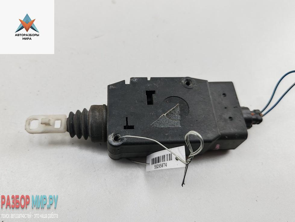 активатор (привод) замка двери Mitsubishi Carisma 1 поколение 1997, 1.8 л., бензин, МКПП, чёрный, хетчбэк 5 дв. - фото №1