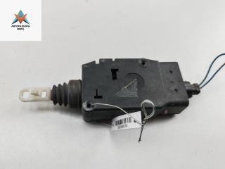 активатор (привод) замка двери Mitsubishi Carisma 1 поколение 1997, 1.8 л., бензин, МКПП, чёрный, хетчбэк 5 дв.