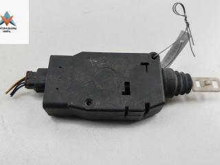 активатор (привод) замка двери Mitsubishi Carisma 1 поколение 1997, 1.8 л., бензин, МКПП, чёрный, хетчбэк 5 дв.