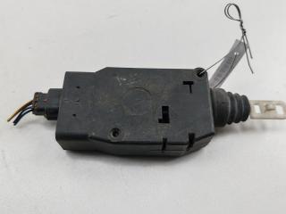 активатор (привод) замка двери Mitsubishi Carisma 1997, 1.8 л., бензин, МКПП, чёрный, хетчбэк 5 дв.