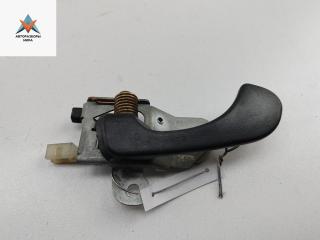 ручка внутренняя передняя левая Mitsubishi Carisma 1 поколение 1997, 1.8 л., бензин, МКПП, чёрный, хетчбэк 5 дв., MR288395
